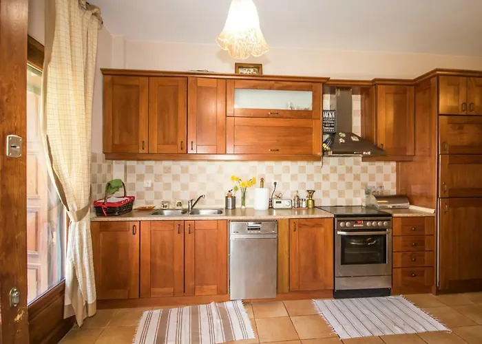 Luxury Helios קורופי